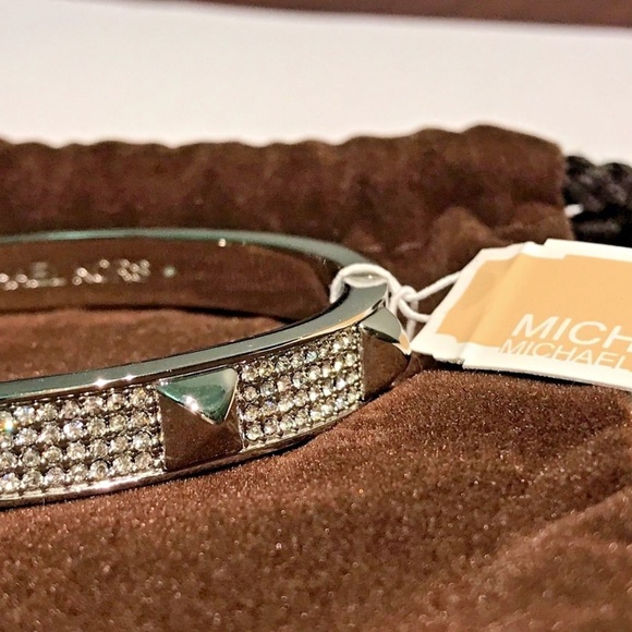 🎁 $145 MICHAEL KORS Silver Crystal Stud Bracelet - Picture 4 of 7